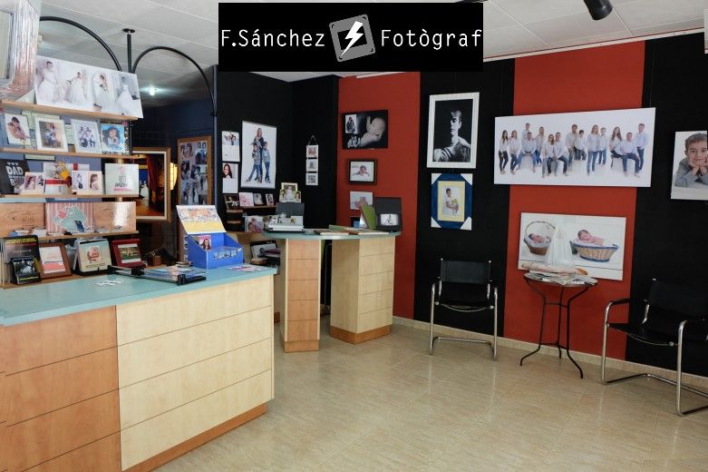 Fotógrafo de estudio en Mollet del Vallès F.Sánchez,tienda de fotografía con estudio para fotos únicas y diferentes, Día de la Madre