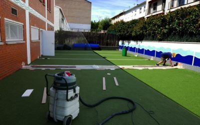 Con nuevas medidas de seguridad el patio del Gimnasio Club Esportiu Pantiquet hace reformas